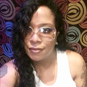 Meet your Posher, Isis